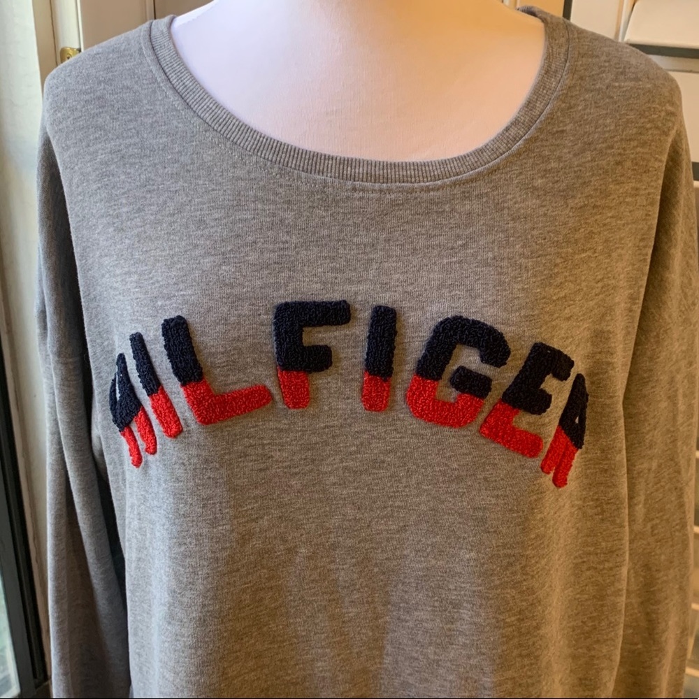Tommy Hilfiger Chenille Patch Gray Sweatshirt Sz M